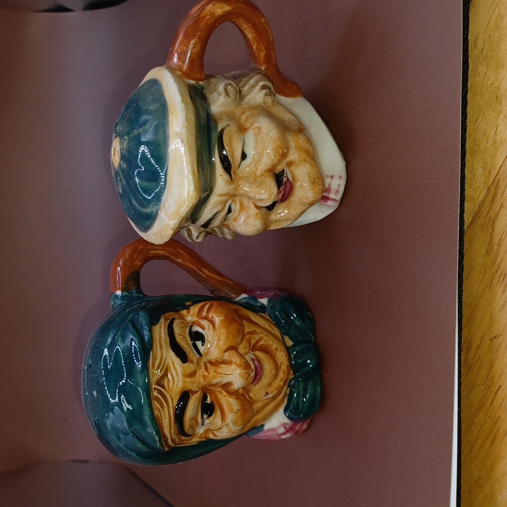 VINTAGE TOBY MUG STYLE HEADS OF OLD WOMAN & OLD MAN SALT & PEPPER SHAKERS JAPAN